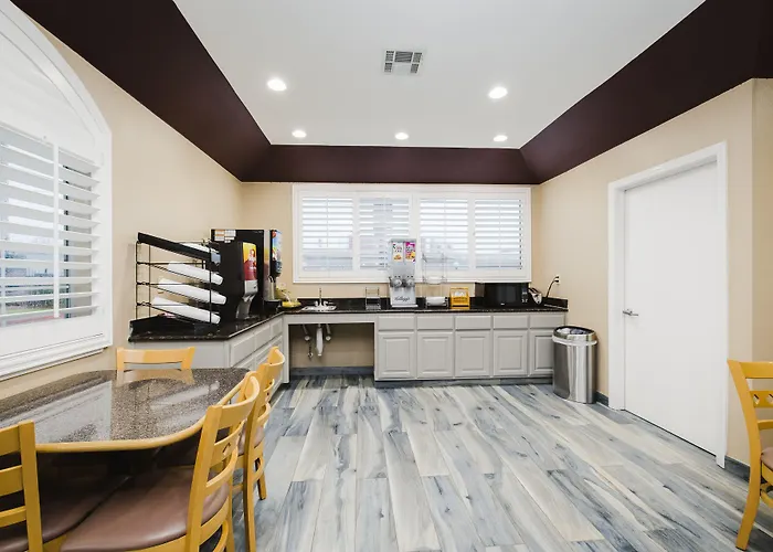 Sapphire Inn & Suites