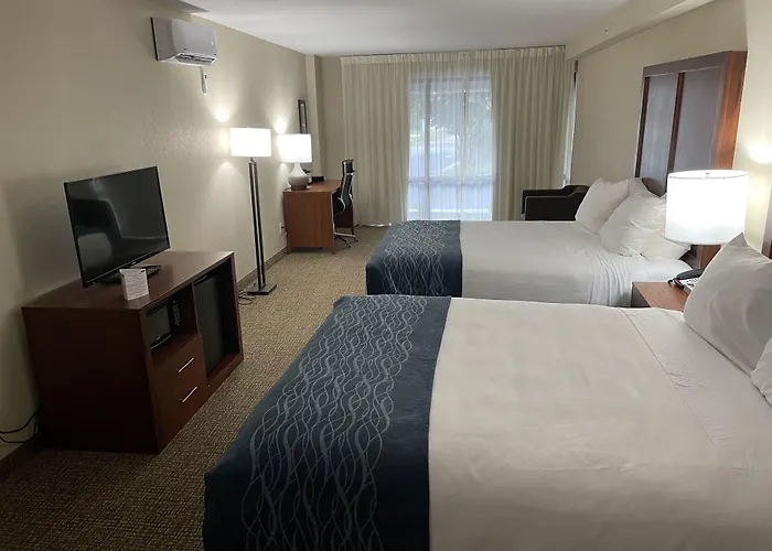 Comfort Inn & Suites Spring Lake - Fayetteville Near Fort Bragg