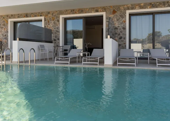 Zoes Hotel & Suites
