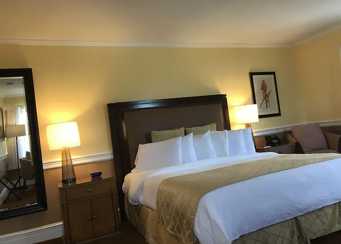 Inn On The Square, An Ascend Collection Hotel