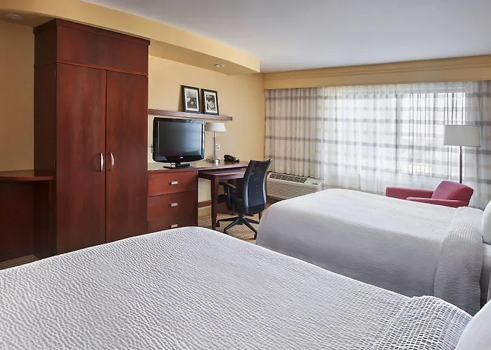 Courtyard By Marriott West Orange