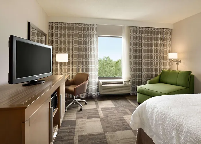 Hampton Inn & Suites Largo