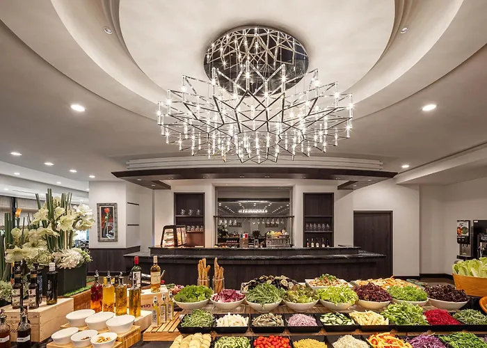 Lakeshore Hotel Metropolis