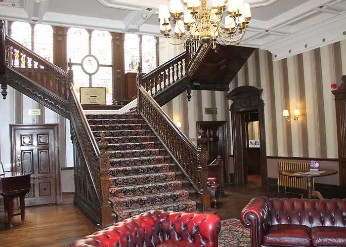The Oaks Hotel