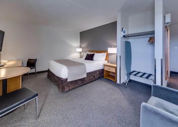 Heritage Inn Hotel & Convention Centre - Pincher Creek