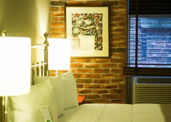 Hotel Champlain