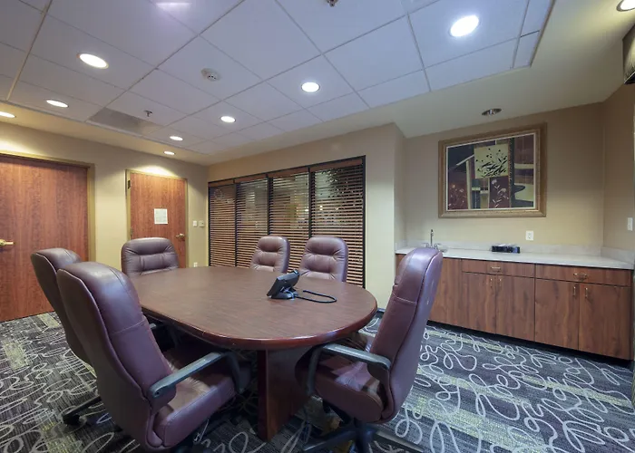 La Quinta Inn & Suites By Wyndham Springfield Airport Rte 66