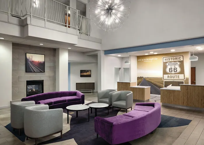 La Quinta Inn & Suites By Wyndham Springfield Airport Rte 66