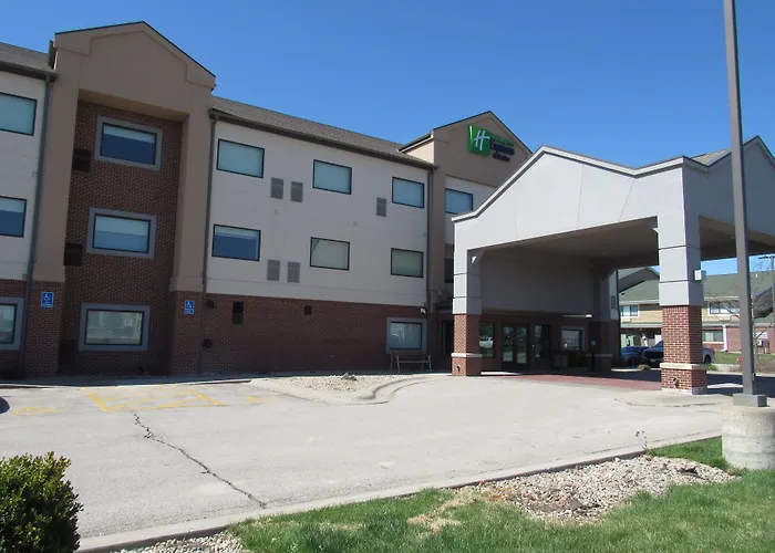 Holiday Inn Express & Suites Lincoln South By Ihg