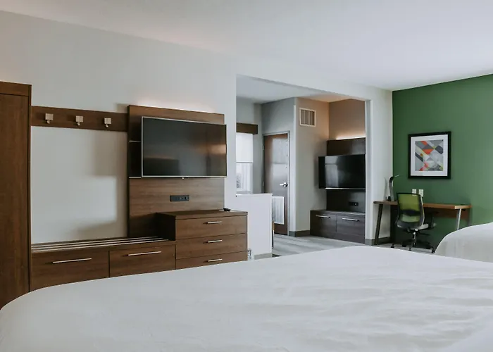 Holiday Inn Express & Suites Lincoln South By Ihg