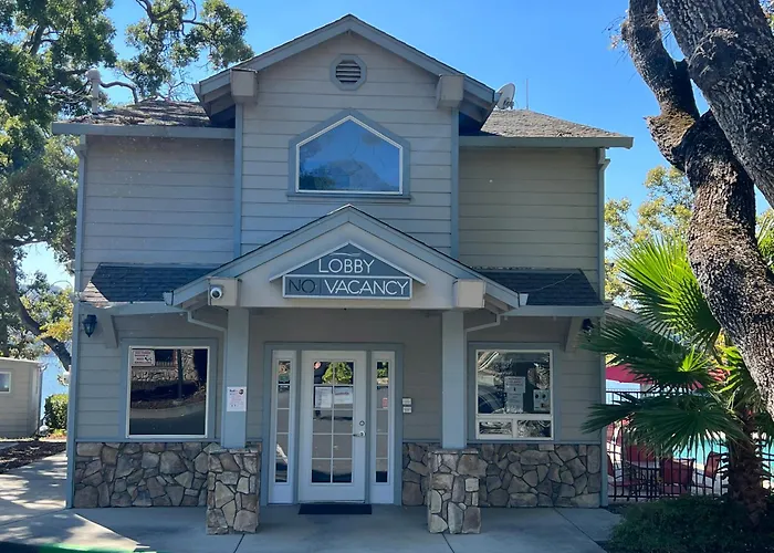 Clear Lake Cottages & Marina Clearlake