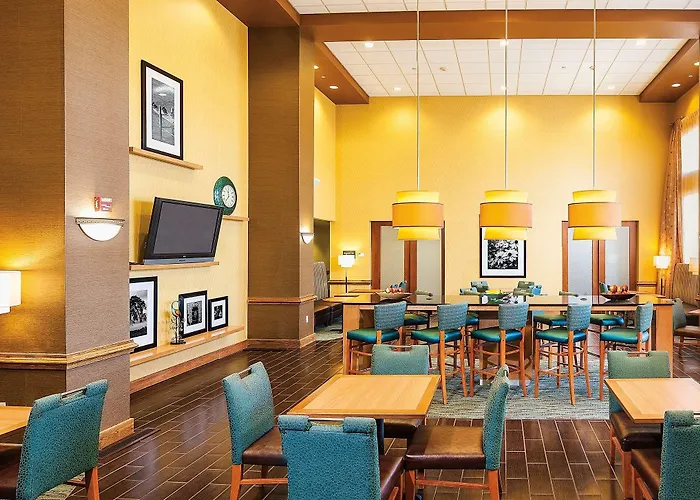 Hampton Inn & Suites Chesapeake-Square Mall