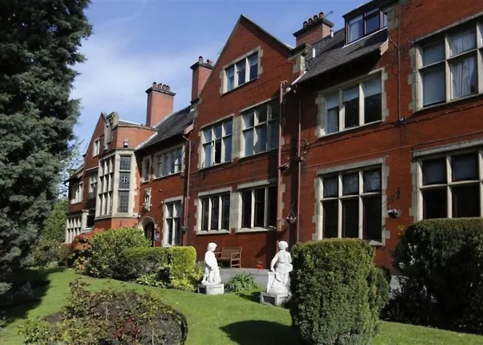 Broadfield Park Hotel