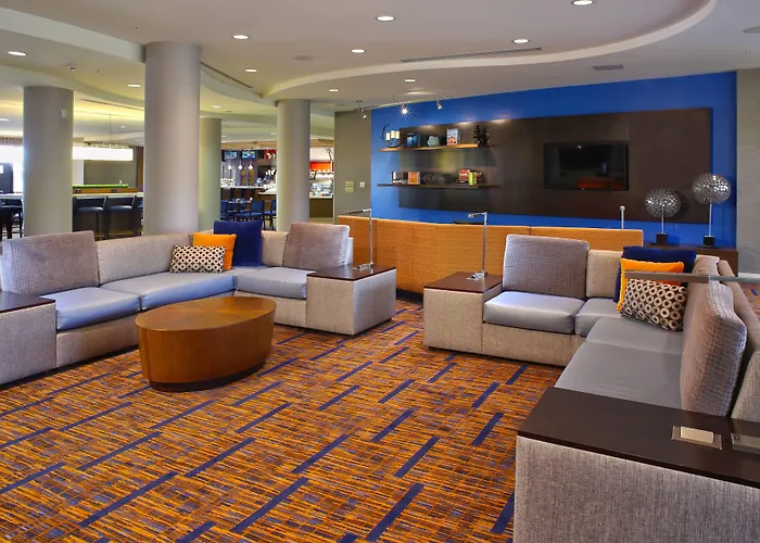 Courtyard By Marriott Hamilton