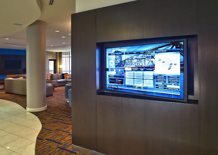 Courtyard By Marriott Hamilton