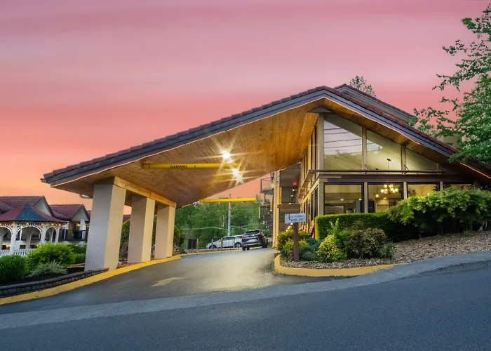 Super 8 By Wyndham Downtown Gatlinburg At Convention Center