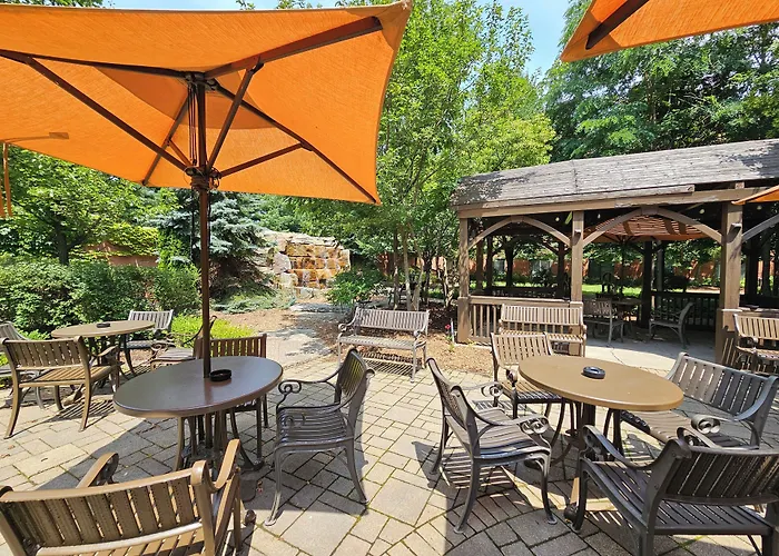 Courtyard By Marriott Hamilton