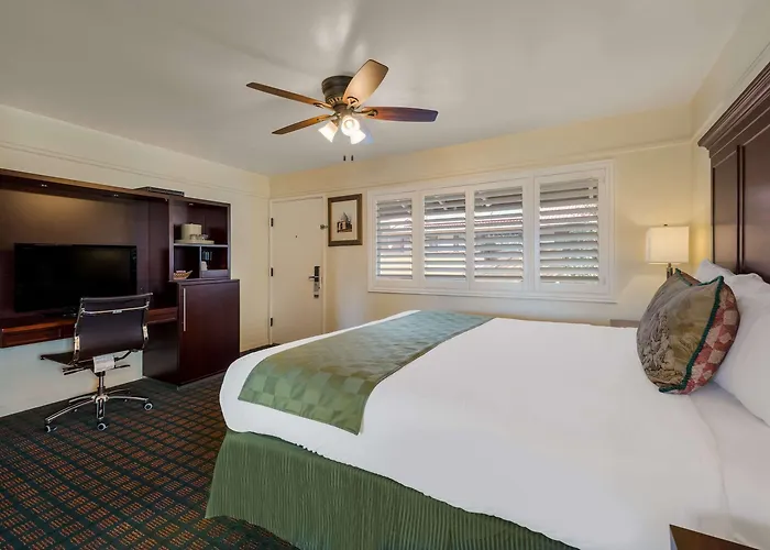 Clarion Collection Carmel Oaks Inn
