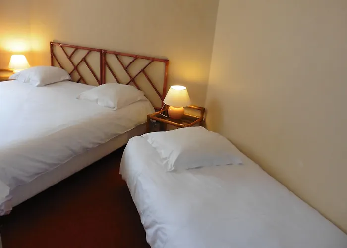 Hotel De L'Orme, Akena