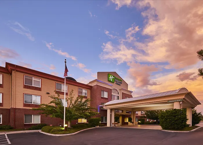 Holiday Inn Express & Suites Medford-Central Point