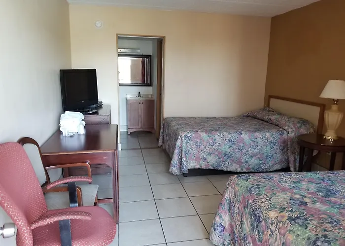 Cloud 9 Inn - Beach Hotel