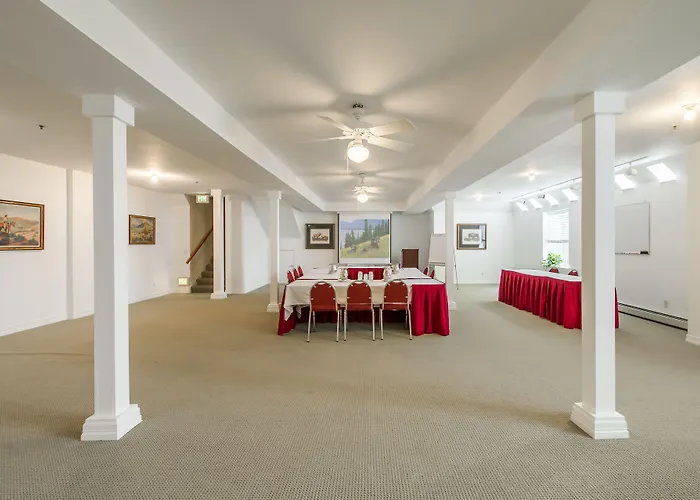 The Bradley Boulder Inn