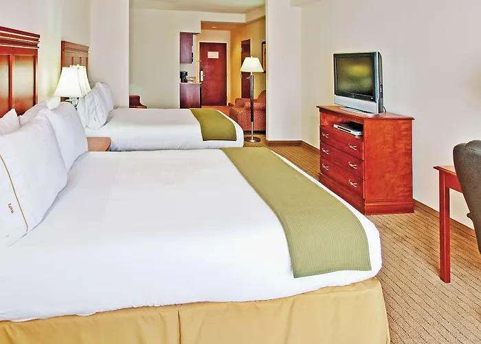 Holiday Inn Express & Suites Dyersburg By Ihg
