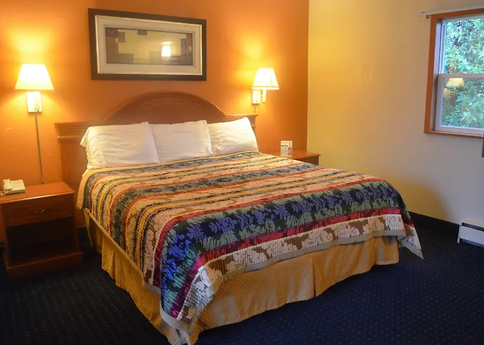 Great Lakes Inn & Suites