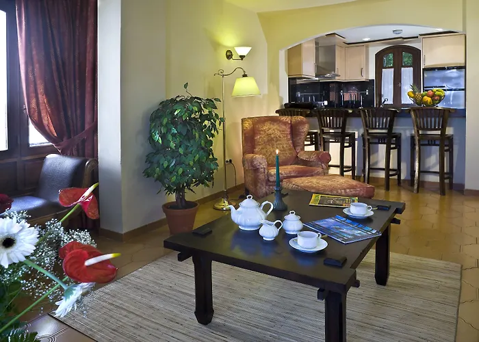 Regency Country Club, Apartments Suites