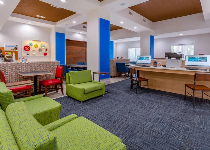Holiday Inn Express Arrowood By Ihg