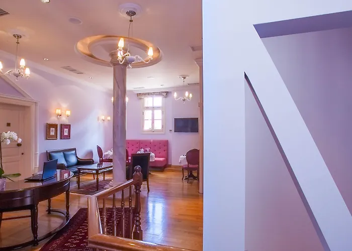 Aetoma Hotel