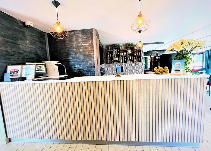 Hotel Restaurant Kyriad De Peronne
