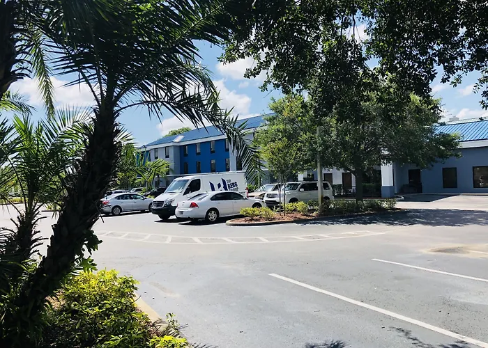 Days Inn & Suites By Wyndham Lakeland