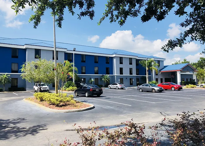 Days Inn & Suites By Wyndham Lakeland