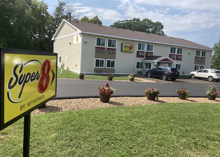 Super 8 By Wyndham Chisago City