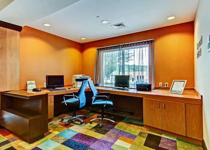 Fairfield Inn & Suites By Marriott State College
