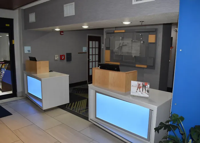 Holiday Inn Express Hotel & Suites Mcpherson By Ihg