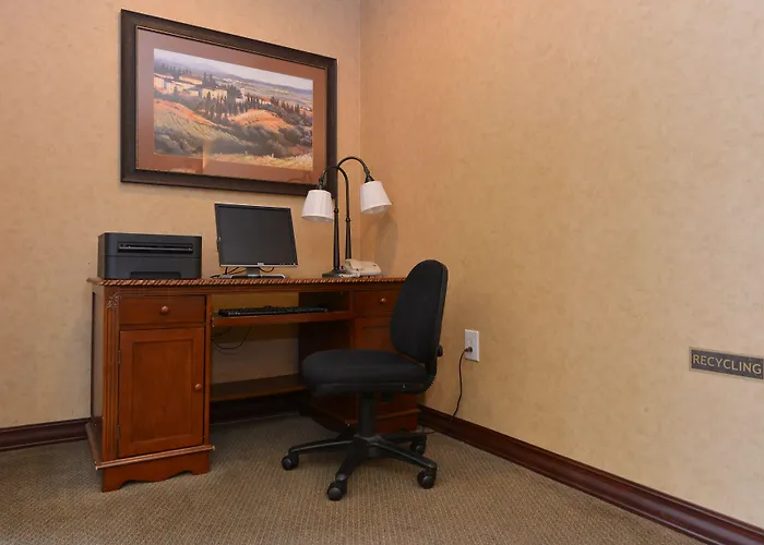 Comfort Inn & Suites Mcminnville Wine Country