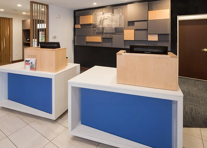 Holiday Inn Express Hotel & Suites Detroit-Utica By Ihg