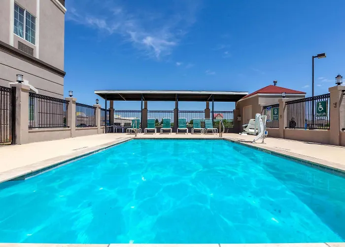 La Quinta By Wyndham Midland North