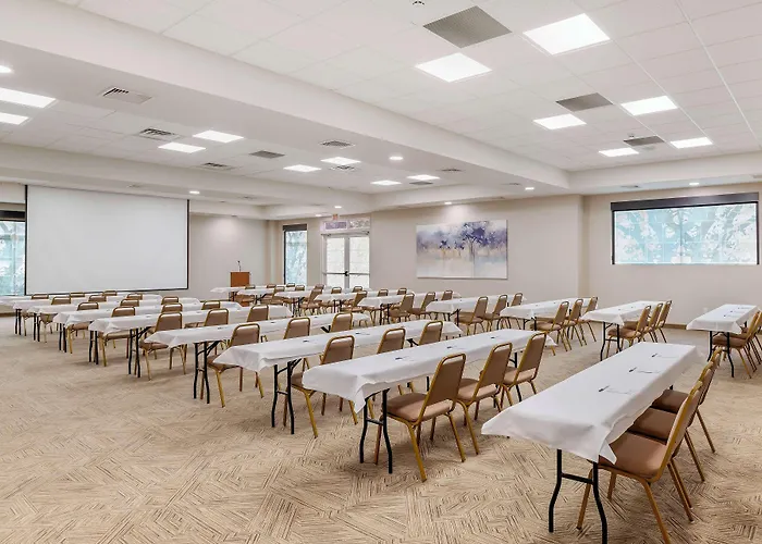 Best Western Plus Crossroads Inn & Suites
