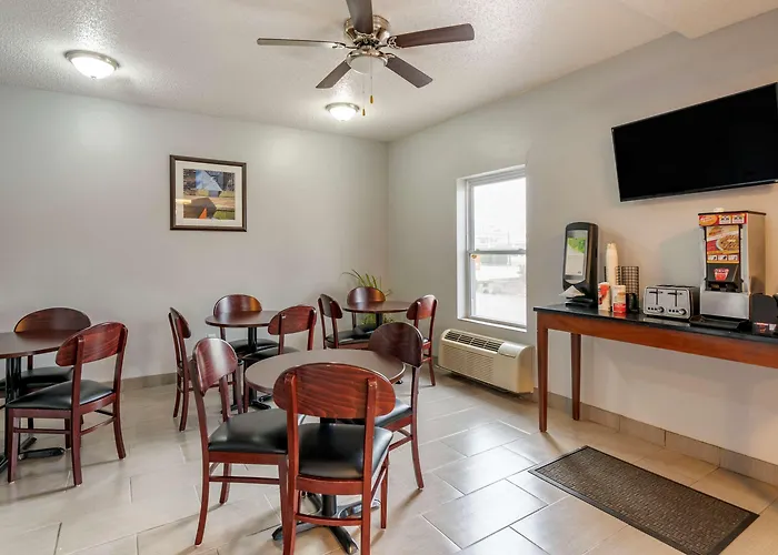Econo Lodge Inn & Suites Granite City - St Louis