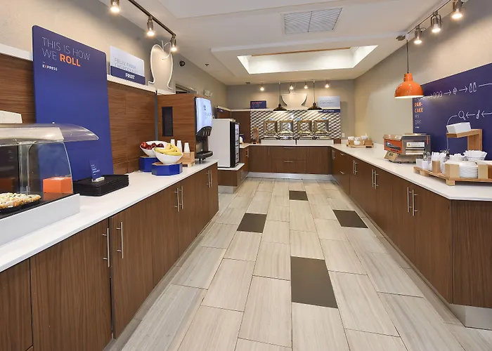 Holiday Inn Express Hotel & Suites Selma By Ihg