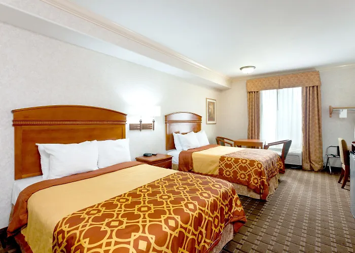 Howard Johnson Inn And Suites - Pico Rivera