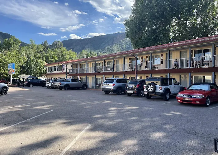 Pikes Peak Inn