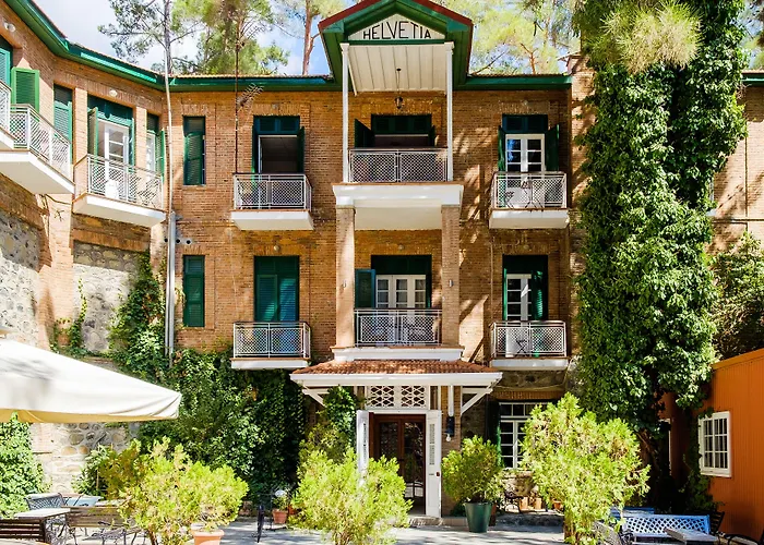 New Helvetia Historic Hotel