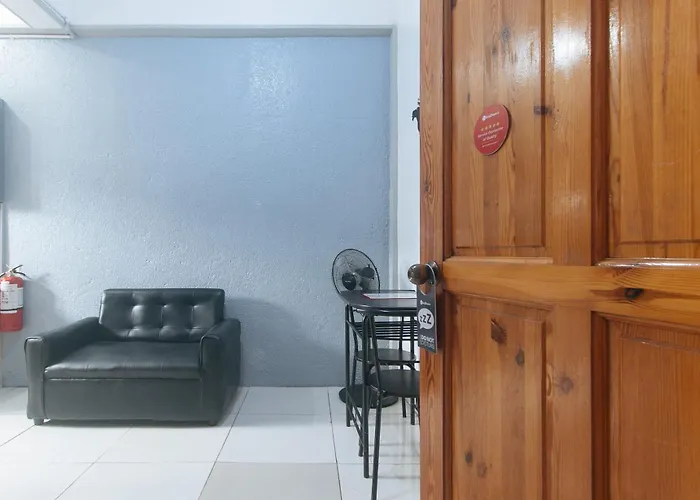 Reddoorz Plus Near Tambo Paranaque