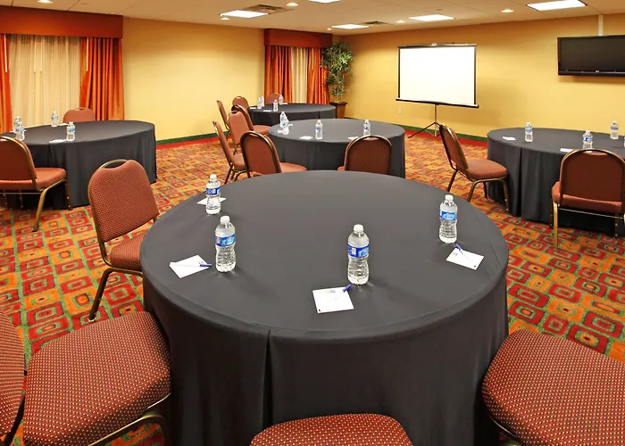 Country Inn & Suites By Radisson, Tyler University Area