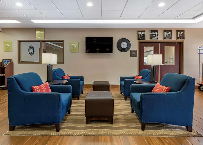 Comfort Inn & Suites Farmington - Victor