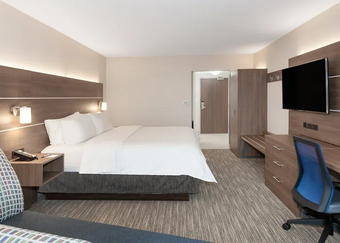Holiday Inn Express Hotel & Suites Ottawa Airport By Ihg